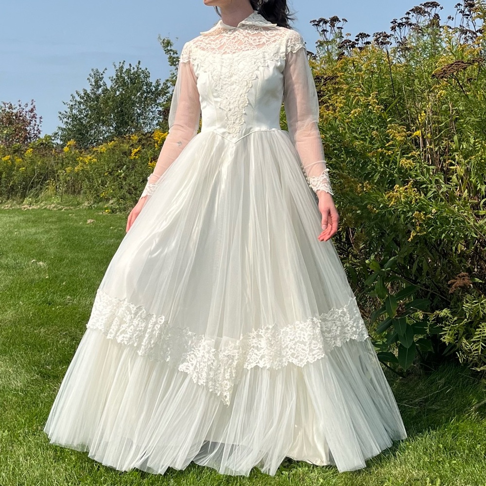 Handmade Vintage Long Sleeved Lace Wedding Dress